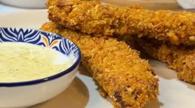 Crispy chicken tenders coated with Achari Masti chips and served with kasundi dip